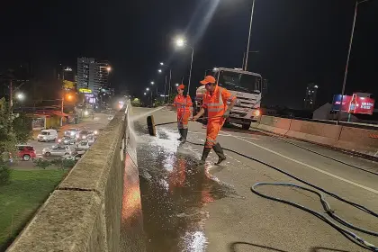Por falta de pago, paraliza sus servicios una operadora de recojo de basura y limpieza de la capital cruceña