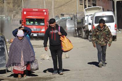 Bloqueos en Viacha, Río Seco y Calajahuira cercan a La Paz; ABC registra 22 puntos de corte en el país