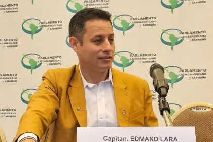 “El que tiene que resolver problemas con Lara es Lara”: Ministro Lupo dice que “preocupa” la desaprobación del vicepresidente