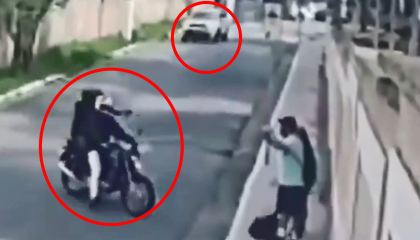 Video: Atropellan a dos hombres cuando estaban asaltando a un transeúnte