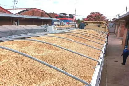 Soyeros dan 48 horas al Gobierno para eliminar el decreto que quita la subvención a los carburantes