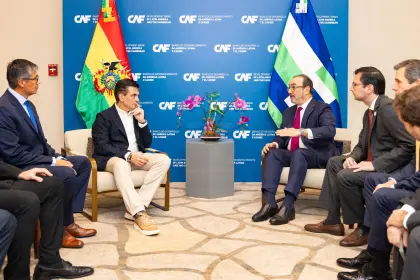 Paz se reúne con el presidente de la CAF y anuncia acuerdo financiero de $us 3.100 millones para la “recuperación” de Bolivia