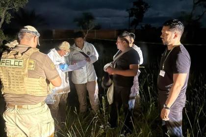 Hallan a un extranjero enterrado, maniatado y con impactos de bala en un lote baldío en Porongo