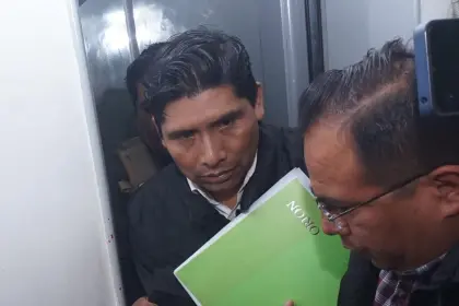 “Tenemos todos los descargos”: Flores se declara inocente tras su aprehensión