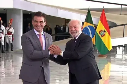 Rodrigo Paz se reúne con Da Silva en Palacio presidencial de Brasil