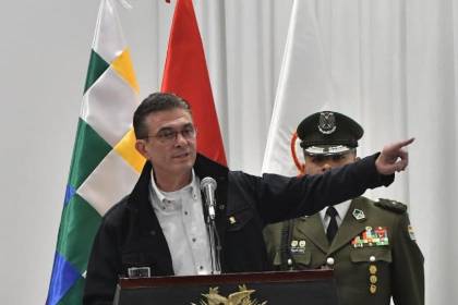Paz vuelve a invitar al diálogo a organizaciones sociales en el acto de promulgación de ley de Estado de excepción