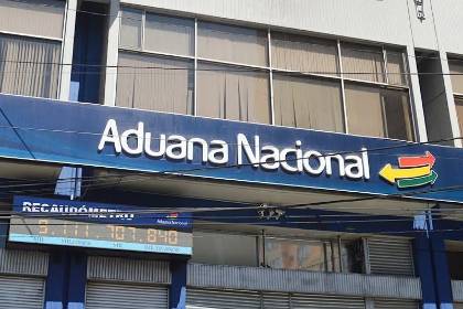 Ministro Espinoza anuncia cambios en la Presidencia de la Aduana y un proceso para la institucionalización de cargos