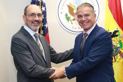 Encargado de Negocios de EEUU se reúne con el ministro de Defensa y conversa sobre cooperación en seguridad