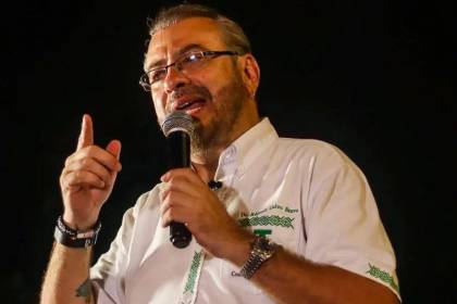 Caso wiphala: Justicia declara procedente apelación de Calvo y lo absuelve de “culpa y pena”