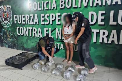 Hallan 10 paquetes de marihuana transportados en una maleta en la carretera al norte cruceño, hay una aprehendida
