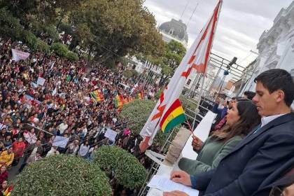 Cabildo en Sucre exige el desbloqueo de las carreteras y la aprehensión de Evo Morales