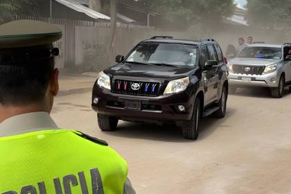Paz y Camacho llegan al Tahuichi Aguilera para el corte de cinta y el partido inaugural Bolivia vs México