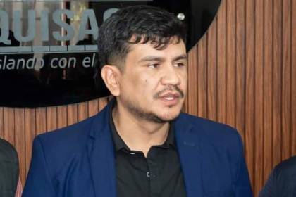 Luis Ayllón fue elegido como gobernador interino de Chuquisaca mientras Damián Condori se recupera