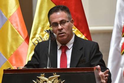 “Al presidente lo conocí el día de mi posesión”: Urioste tras la declaración de Ávila sobre la sugerencia de Paz