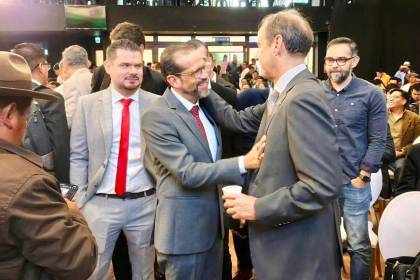 Tuto y Camacho, el saludo y la coincidencia en plantear la reforma de la Constitución 