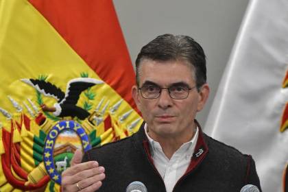 Paz reitera llamado al “diálogo por encima de la ideología política” durante posesión del ministro de Trabajo