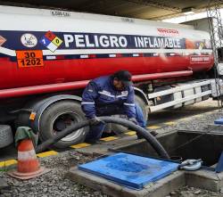 Gobierno anuncia la suspensión de los contratos con Vitol y Trafigura y abre las puertas a otras empresas