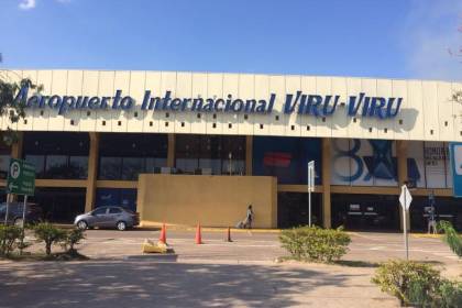 Anulan la designación de la administradora de la Aduana en el aeropuerto de Viru Viru