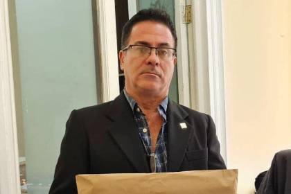 Urioste arriba a La Paz y se prepara para jurar este lunes como fiscal interino