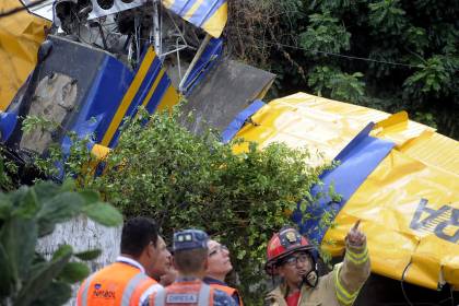 Video: Así fue el momento exacto de la caída de la avioneta sobre una vivienda en Santa Cruz