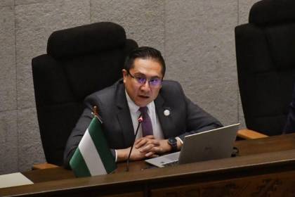 Ante el Senado, el ministro de Economía anuncia que la calificación de riesgo del país mejora y se aproxima a “B”