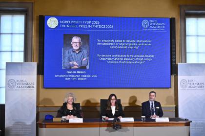 Francis Halzen gana el Nobel de Física por descubrir partículas subatómicas