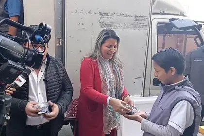 Tras cuatro meses de clases, la Alcaldía cruceña da inicio a la entrega del desayuno escolar