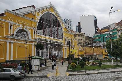 En la terminal de La Paz hay restricciones para viajes a Santa Cruz por los bloqueos; las salidas a los Yungas son normales