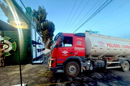YPFB habilita punto móvil de venta de gasolina en el Regimiento Ingavi de El Alto 