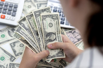 El dólar referencial sigue subiendo y este martes su valor alcanza los Bs 10,08 para la venta