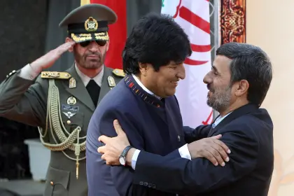 Medios reportan muerte de expresidente iraní Ahmadinejad, quien firmó acuerdos con Evo Morales