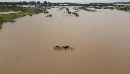 Trasladan a 1.057 presos por la inundación de una cárcel por las lluvias del sur de Brasil