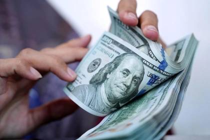 Dólar oficial vuelve a superar los Bs 12 y este martes el BCB hará anuncios sobre la política monetaria y cambiaria