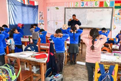Este lunes comienza las clases “sin celulares”; Paz inaugurará la gestión escolar en Copacabana 