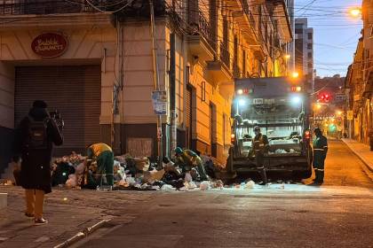 “Hoy La Paz tiene que estar limpia”: Tras el acuerdo, avanza el operativo, aún hay basura en las calles de La Paz 