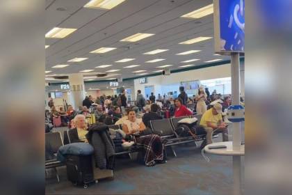 Denuncian que unos 300 pasajeros de BoA están varados más de 15 horas en Miami