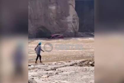 Video del auto arrastrado: El conductor sale ileso en Santa Cruz