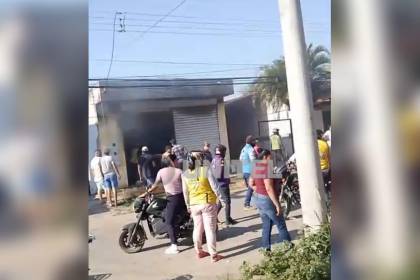 Dos niños de 2 y 4 años sufren graves quemaduras por un incendio al quedarse solos en una casa