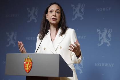 Machado en el Parlamento noruego dice que hará “todo lo posible para poder regresar” a Venezuela