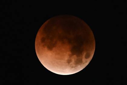 ¡No te lo pierdas! Sigue en vivo el eclipse lunar 