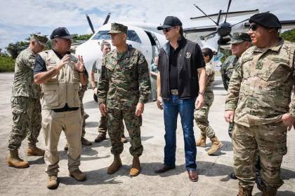 Jefe de Comando Sur de EEUU visita Perú para reforzar la lucha contra “narcoterroristas”