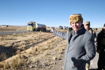 Los viajeros respiran: La ruta La Paz - Oruro “está expedita”, confirma el ministro Justiniano