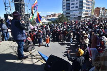 Cabildo de sectores en El Alto rechaza ir al diálogo y ratifica pedido de renuncia de Paz