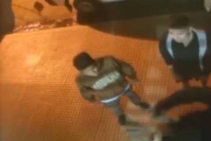 Cuatro sujetos golpean y roban a una pareja en la puerta de su vivienda en Cochabamba