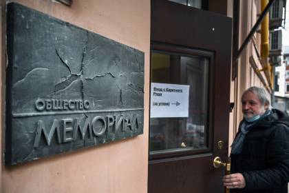 Rusia declara “organización extremista” a la ONG Memorial, premio Nobel de la Paz