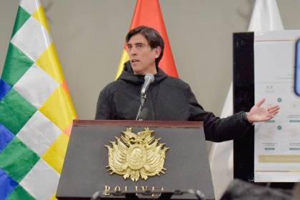 En medio del paro, el Gobierno vuelve a convocar a los choferes al diálogo; la cita está programada para las 13:00 