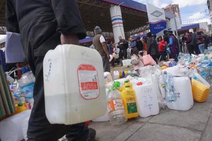 Ministerio de Hidrocarburos limita a 5 litros por día la compra de combustible en bidones tras detectarse irregularidades