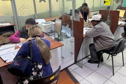 Congelan cuentas bancarias por deudas tributarias en la Alcaldía de La Paz; la ASFI alerta que hay 160.000 trámites en curso