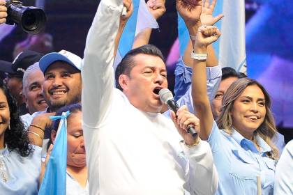 “Hoy triunfó la democracia”: Jhonny Fernández felicita a Paz tras su victoria en las elecciones
