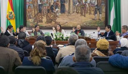 Concejales solicitaron a Jhonny Fernández realizar cambios en su gabinete 
